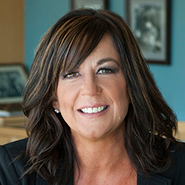 Headshot for Lynn Banaszak